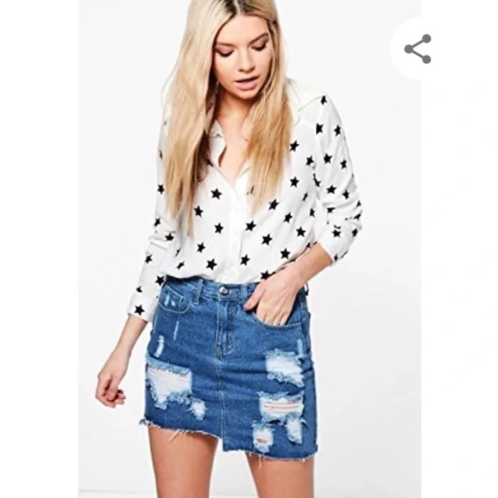 BOOHOO UNEVEN RAW HEM DISTRESSED DENIM SKIRT MID BLUE WITH POCKETS SIZE 4 NEW - Picture 2 of 11